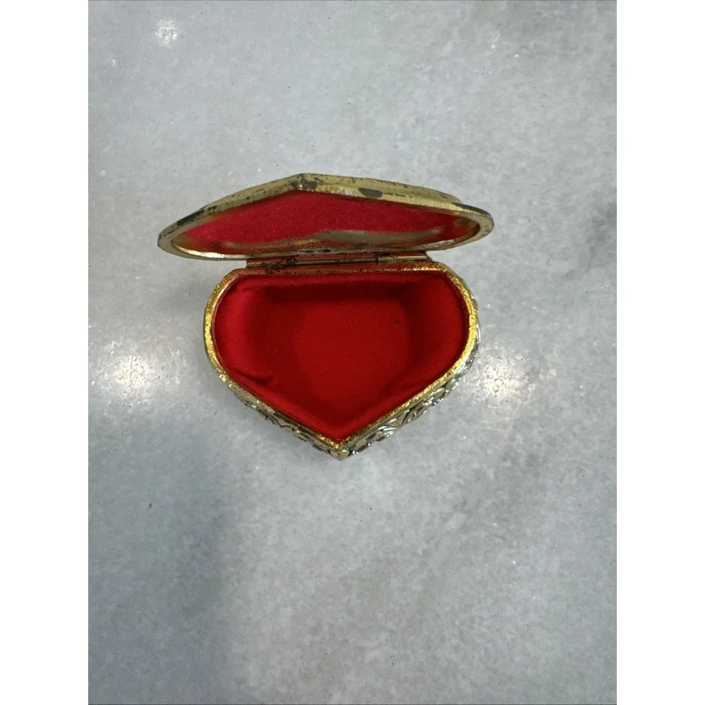 Vtg Heart Shape Trinket Box Gold‎ Filigree 3 Footed Jewelry Valentine